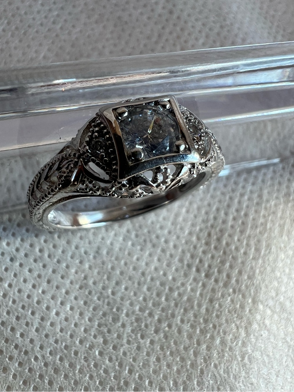 925 Sterling Silver Filigree Ring with Clear Center Ston - Picture 6 of 6
